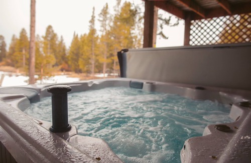 La Pine Casa | Private Riverfront Lodge w/ Indoor Pool, Movie Theater, Hot Tub on Acreage