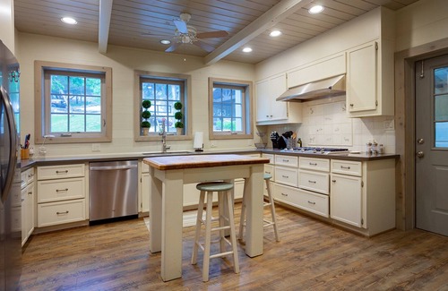 Hunt Casa | Guadalupe River Ejecutivo / Corporativo / Boda / Familia Compuesto 9+ cama + Pabellón