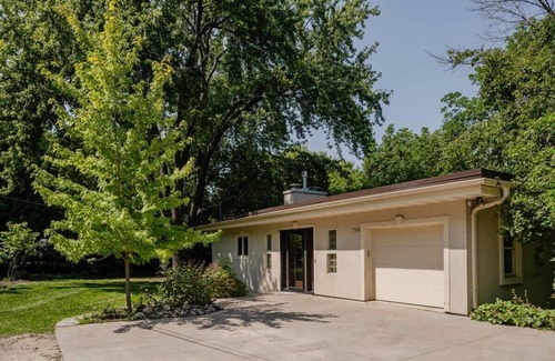 Appleton Casa | Private Riverside Retreat