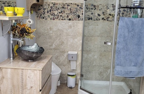 Port Reading Casa | Private Room w Pvt Bathroom near public transportation to NJ&NYC attractions