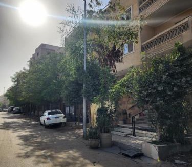 Pyramids Gardens Apartamento | private rooftop with hot jacuzzi and pyramids view
