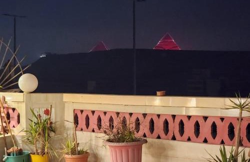 Pyramids Gardens Apartamento | private rooftop with hot jacuzzi and pyramids view