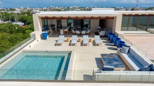Isla Mujeres Apartamento | Private Rooftop Honeymoon Suite w/Private Jacuzzi