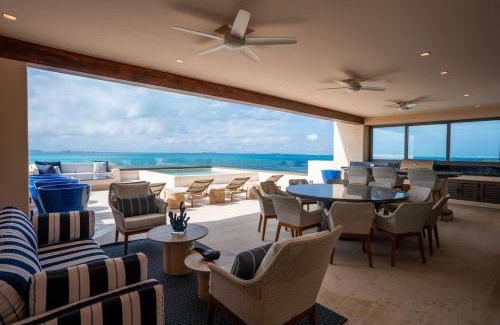 Isla Mujeres Apartamento | Private Rooftop Honeymoon Suite w/Private Jacuzzi