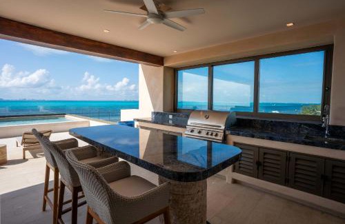 Isla Mujeres Apartamento | Private Rooftop Honeymoon Suite w/Private Jacuzzi