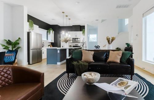 Greater East End Casa | Private Rooftop in Houston's Downtown! Pizza Oven and Skyline Views