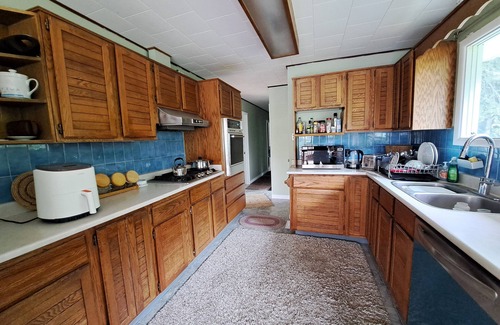 Valleyview Casa | Private Room at Riverfront House