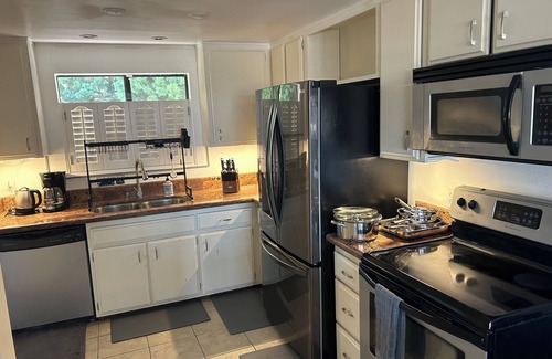 Harbor Condominio | Private Room Balcony Access Veteran-Run Co-Living in Signal Hill