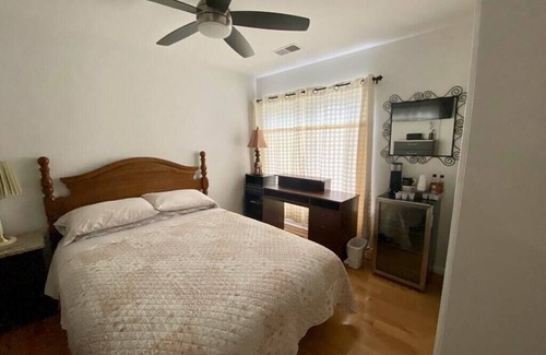Gaithersburg Casa | Private room&bath in shared SFH/ 10 mins to Shadygrove metro