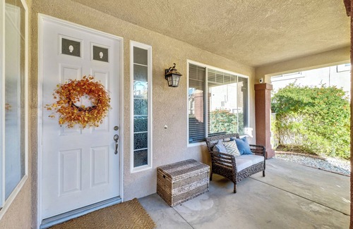 Lake Elsinore Apartamento | Private room/bathroom. Enjoy this beautiful view!
