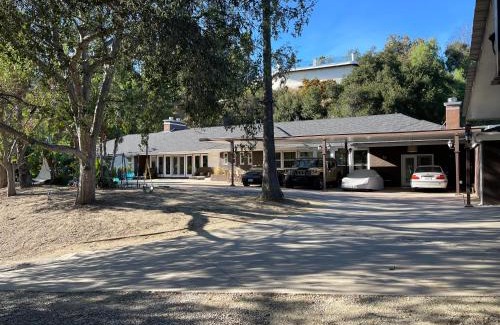 Encino Casa | Private Room Big Estate View Pool Oasis Women ONLY CONTACT B4 BOOKING BBOLD
