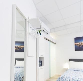 Ramstein-Miesenbach Apartamento | Private room #2 with King size & Single, ground floor, AC, 2min to RAB
