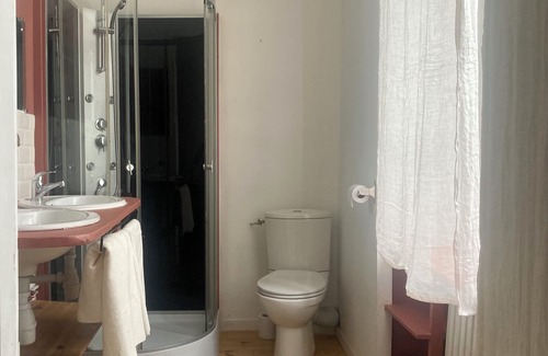 Pont-Croix Cama Y Desayuno | Private room in a family home - Pont-Croix, historic town center- South Finistère