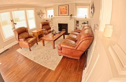 Indianapolis Casa | Private Room in an Elegant Home- Convenient to Downtown Indianapolis