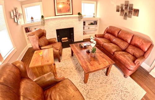 Indianapolis Casa | Private Room in an Elegant Home- Convenient to Downtown Indianapolis