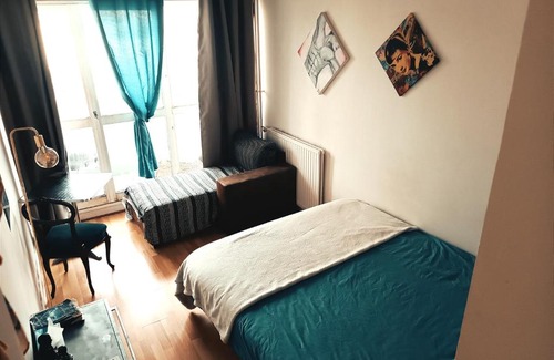19th Arrondissement Cama Y Desayuno | Private room in appartement flat