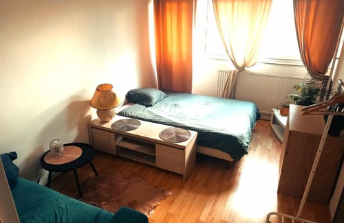 19th Arrondissement Cama Y Desayuno | Private room in appartement flat