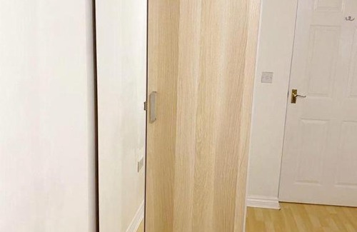 Swindon Casa | Private room in home