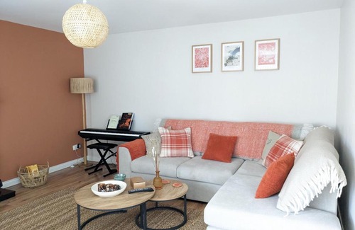 Moneymore Casa | Private Room in House with Mountain view