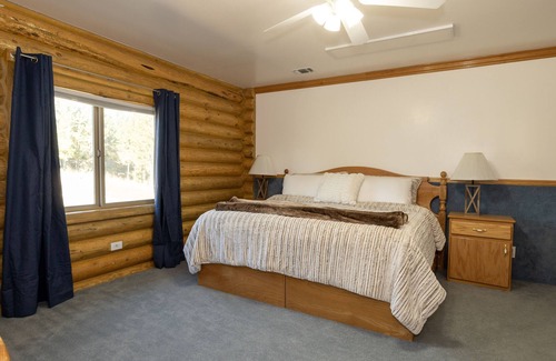 Hot Springs Cabina | Private Room in Rustic Cabin - Room 229