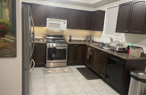 Barrie Casa | Private Room in South Barrie (For Females Only)