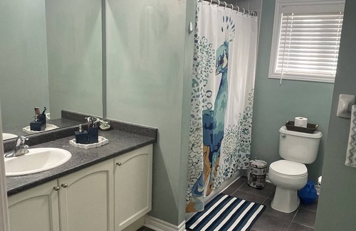Barrie Casa | Private Room in South Barrie (For Females Only)