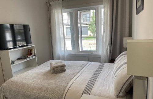 Stratford Casa | Private Room in Stratford Townhome