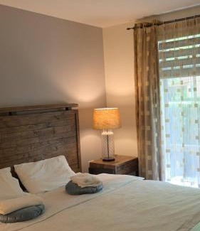 Vancouver Casa | Private Room in Vibrant Vancouver - with share living room and kitchen