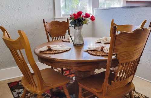 Eastman Cabaña | Private Room inside The Cottage on 5th downtown Eastman