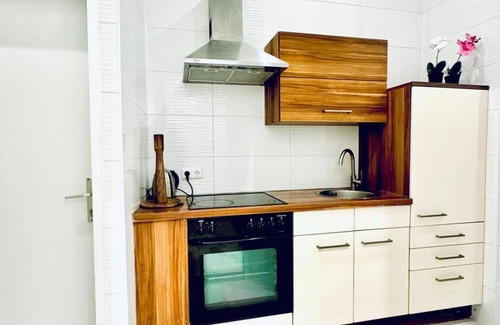 Liesing Apartamento | Private Room; Just 11 Min Walk to Atzgersdorf Park