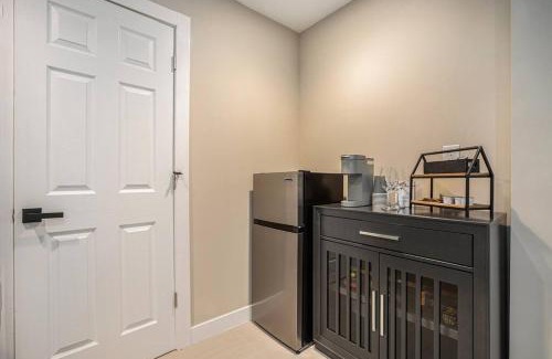 Bradenton Casa | Private Room, Kitchen & Bathroom 2