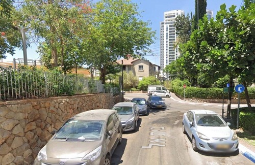 Ramat Gan Apartamento | Private room on a shared apartment In front of public garden