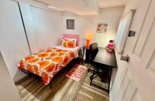 Rainier Valley Casa | Private Room on the 1st Floor with Shared Bathroom near Airport and Downtown Seattte