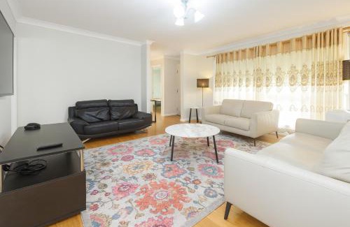 Bradbury Casa | Private room with pool and ensuite