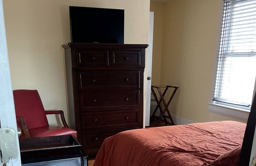 Berkeley Springs Apartamento | Private room with walking distance to town square, shopping, dining shows & more