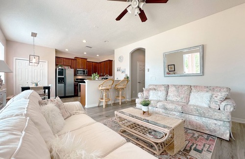 Ruskin Casa | Private Room w/wifi & minutes to I-75