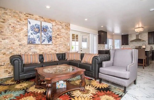 Chinatown Casa | Private Room with a Queen Bed and Private Bathroom