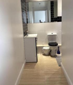Avonmouth Casa | Private Room with Ensuite 7