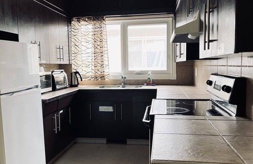North Central Edmonton Casa | Private Rooms Close to NAIT Kingsway Mall/ Downtown
