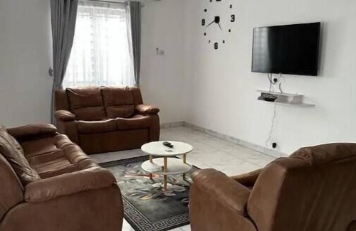 Adenta Casa | Private rooms in a cosy 4-bedroom house in a gated community