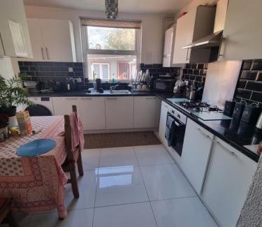 Streatham South Casa | Private Rooms in London,