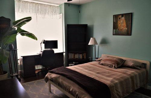 Eagle Hill Casa | Private Rooms, Shared Bath in a Private Home Minutes From Logan Airport
