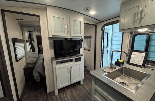 Squaw Valley Casa | Private RV - WiFi, AC, Smart Fire TV - Near Sequoia & Kings Canyon NP - Sleeps 5