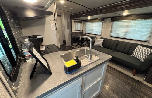 Squaw Valley Casa | Private RV - WiFi, AC, Smart Fire TV - Near Sequoia & Kings Canyon NP - Sleeps 5