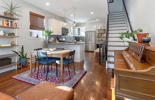 Whitman Casa | Private S. Philly Escape Back Patio/3rd Fl Balcony