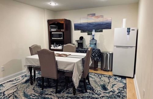 Cross Keys Casa | Private, safe, quiet, 2 bedrooms, spacious living room, kitchenette & study area