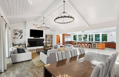 North Haven Casa | Private Sag Harbor estate on expansive property with sprawling manicured lawns