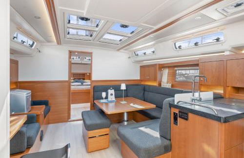 Positano City Centre Alquiler De Eote | Private Sail Yacht on the Amalfi Coast Escape the Crowds in Style