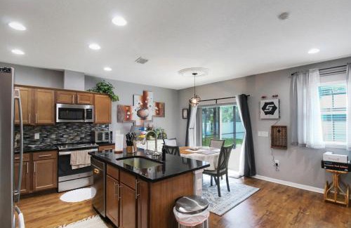 North Port Casa | Private Salt Water Pool Home in North Port - La Vida Loca