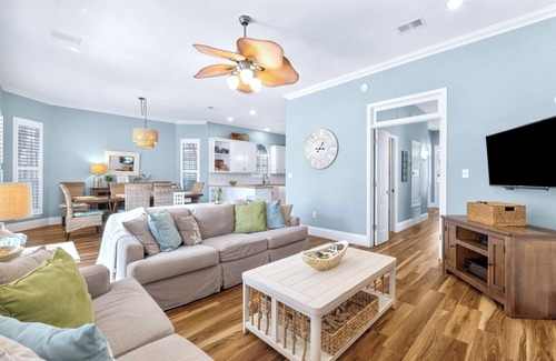 Villages of Crystal Beach Casa | Private Saltwater Pool - 3 Min Walk to Beach - Crystal Beach - Sleeps 10!
